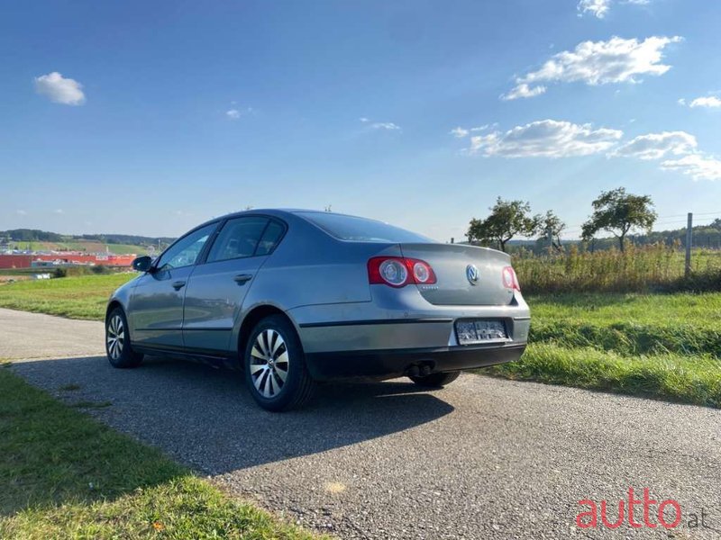 2010' Volkswagen Passat photo #4