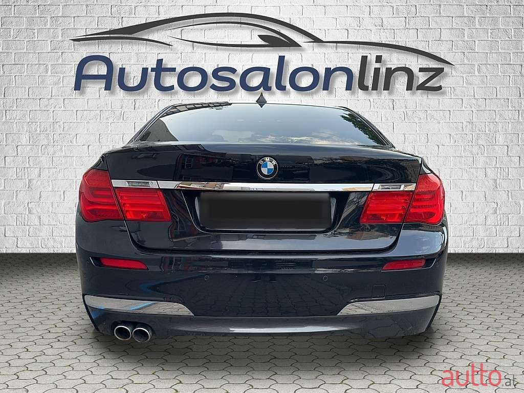 2011' BMW 7Er-Reihe photo #3