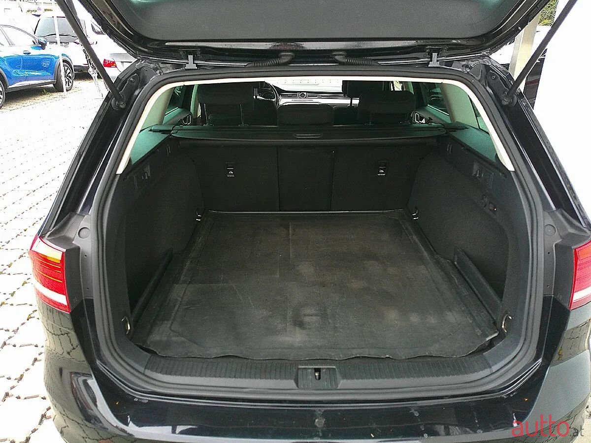 2015' Volkswagen Passat photo #5