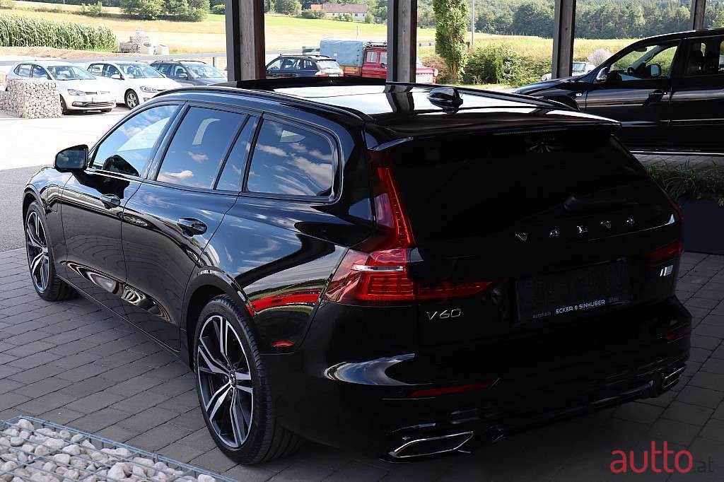 2021' Volvo V60 photo #3