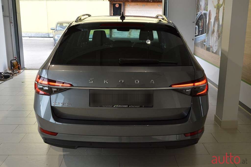 2023' Skoda Superb photo #4