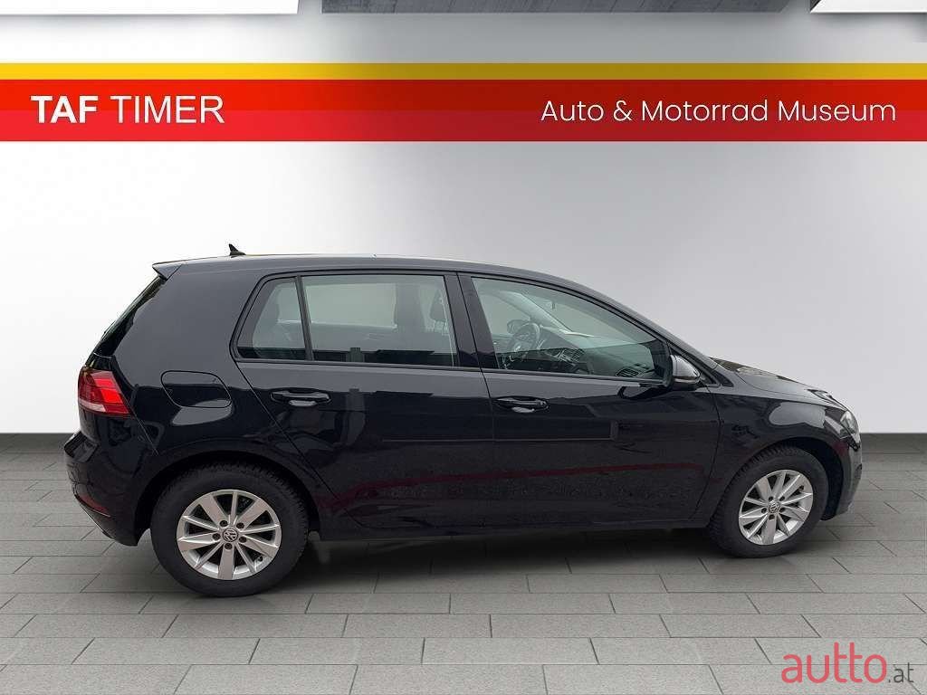 2017' Volkswagen Golf photo #6