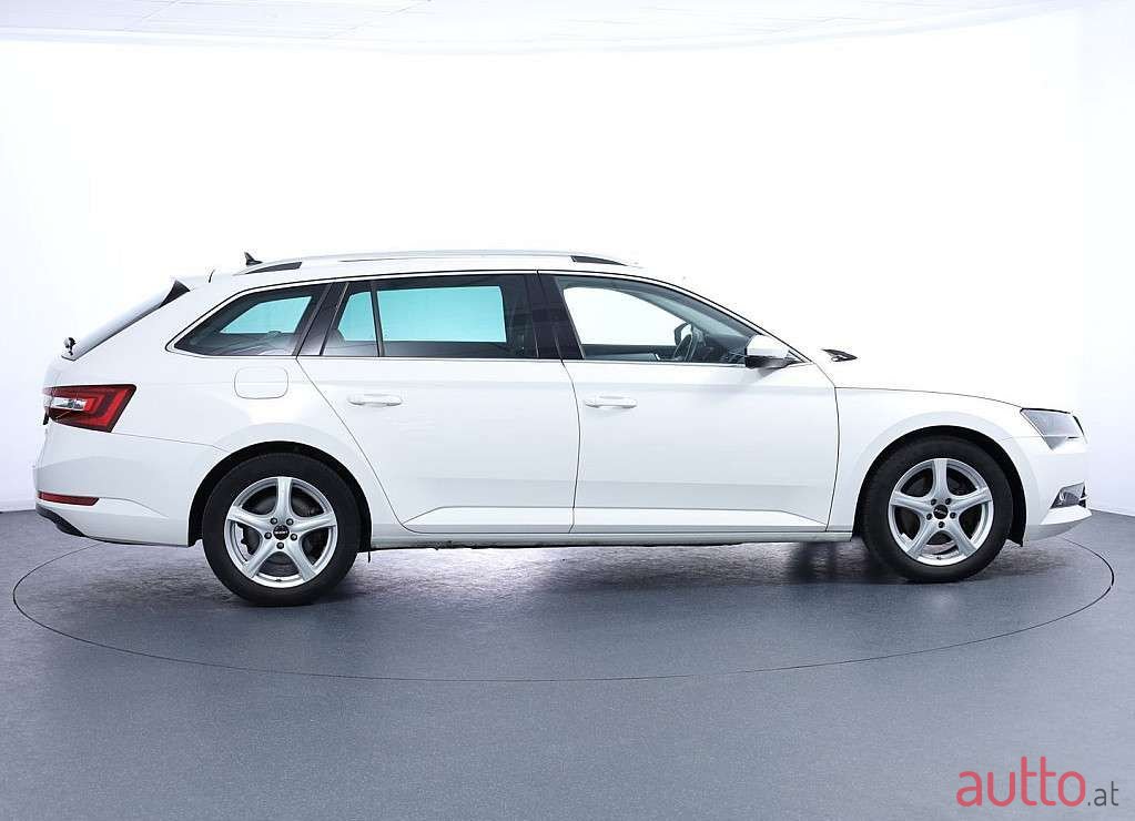 2019' Skoda Superb photo #6