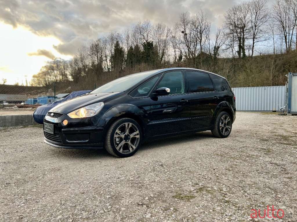 2008' Ford S-Max photo #3