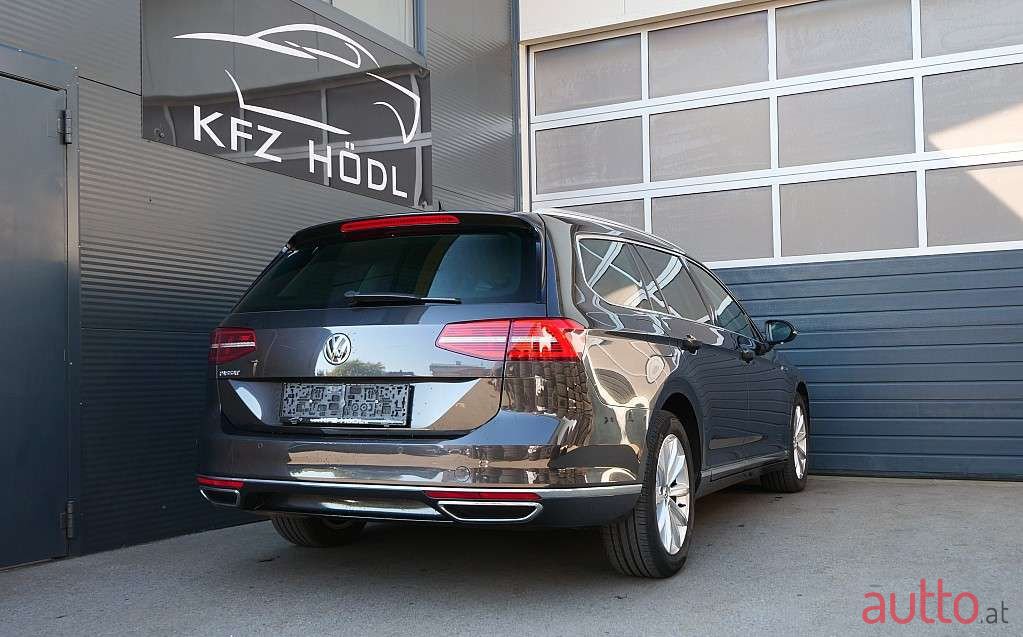 2018' Volkswagen Passat photo #1