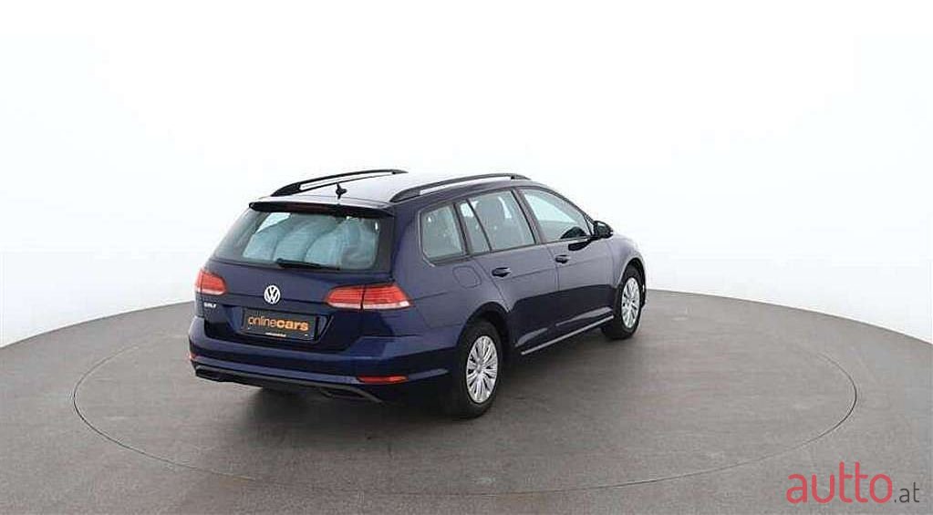 2019' Volkswagen Golf photo #3