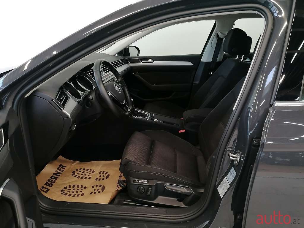 2015' Volkswagen Passat photo #4