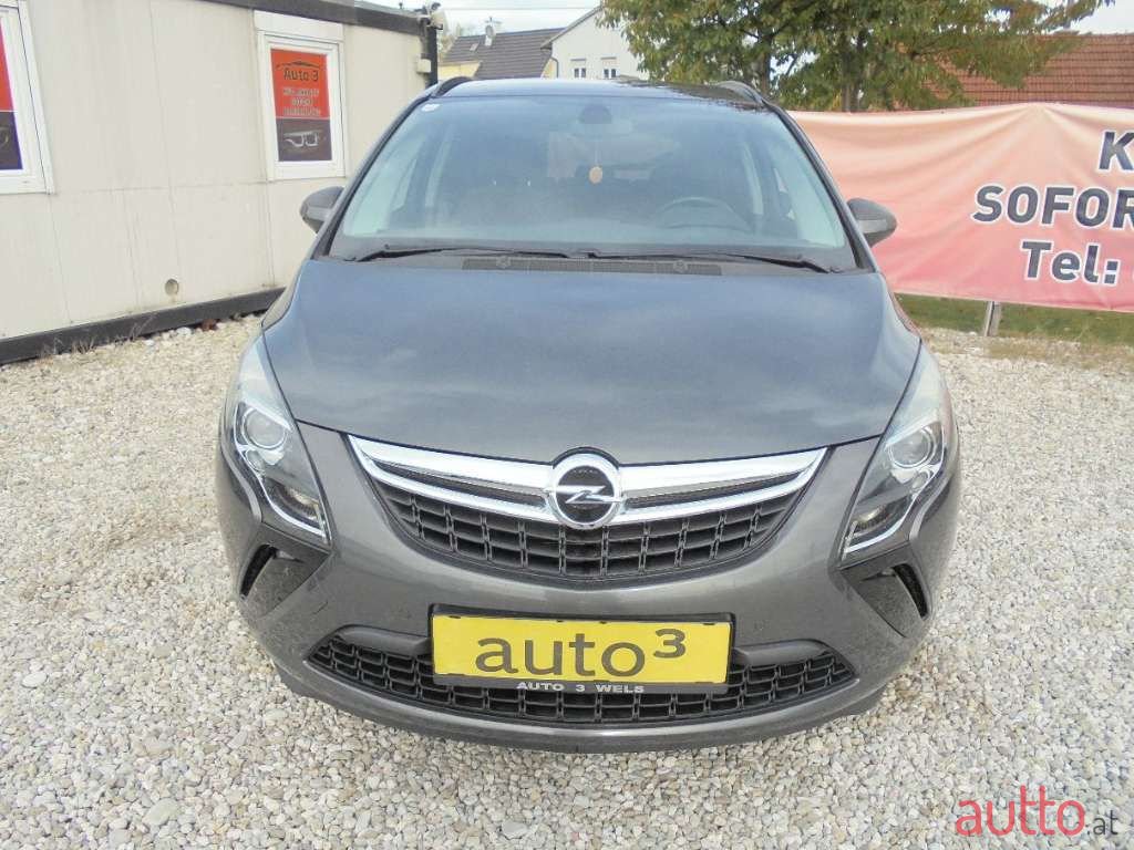 2012' Opel Zafira photo #1
