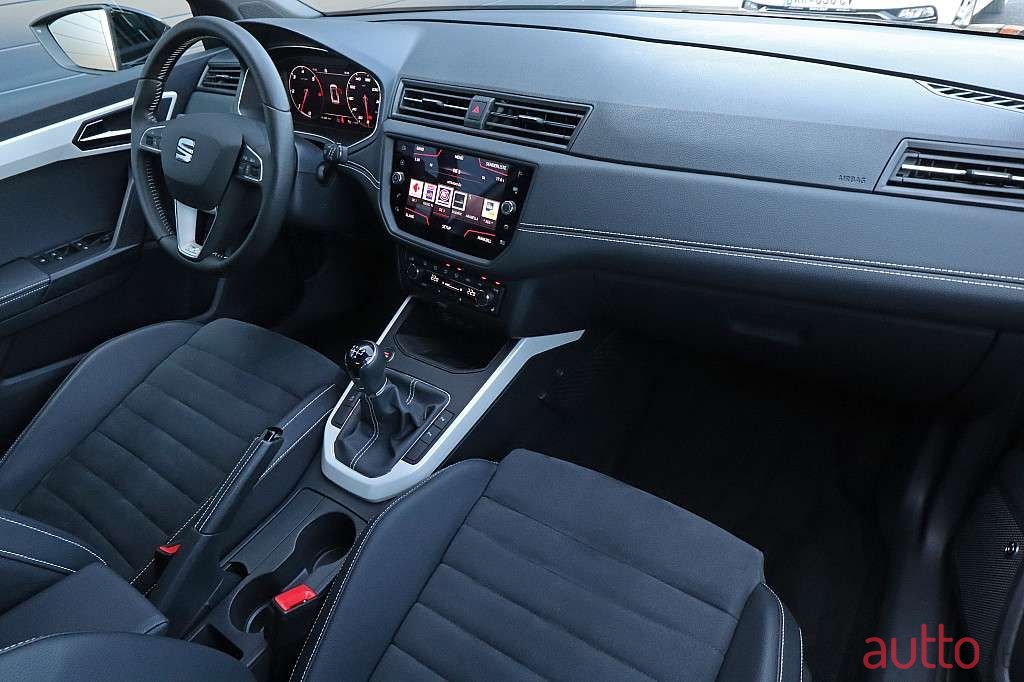 2020' SEAT Arona photo #4