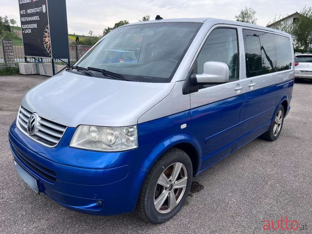 2006' Volkswagen Multivan photo #4