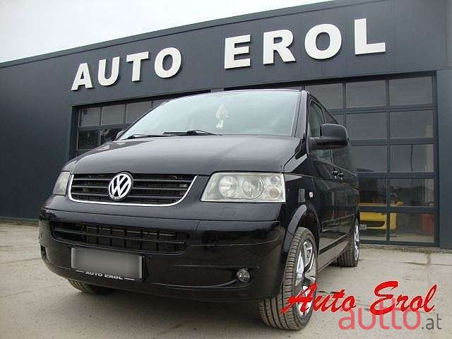 2008' Volkswagen Multivan photo #1