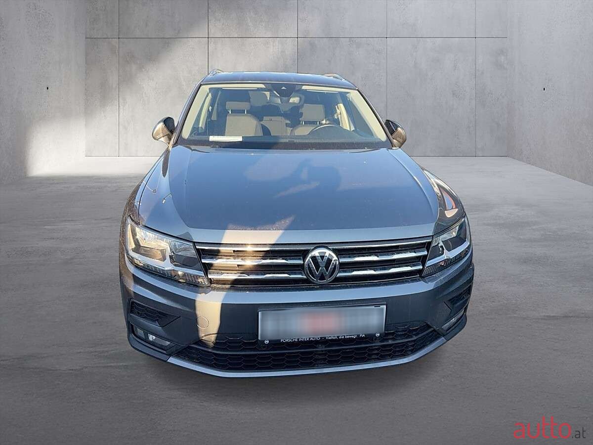2019' Volkswagen Tiguan photo #5