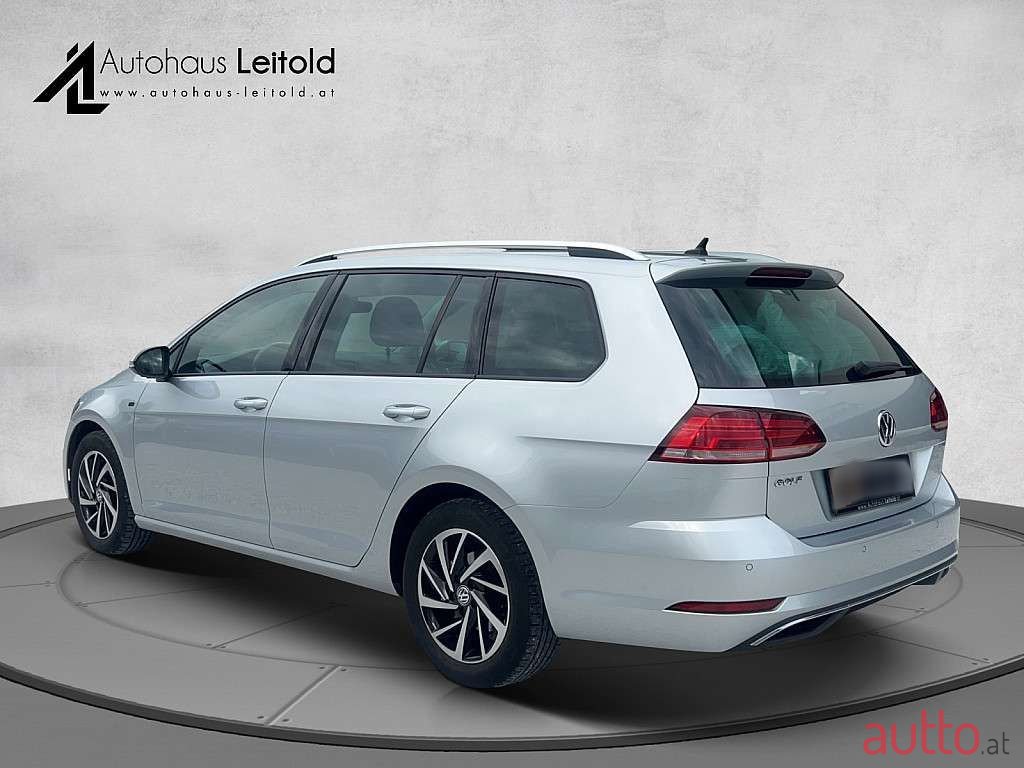 2019' Volkswagen Golf photo #4