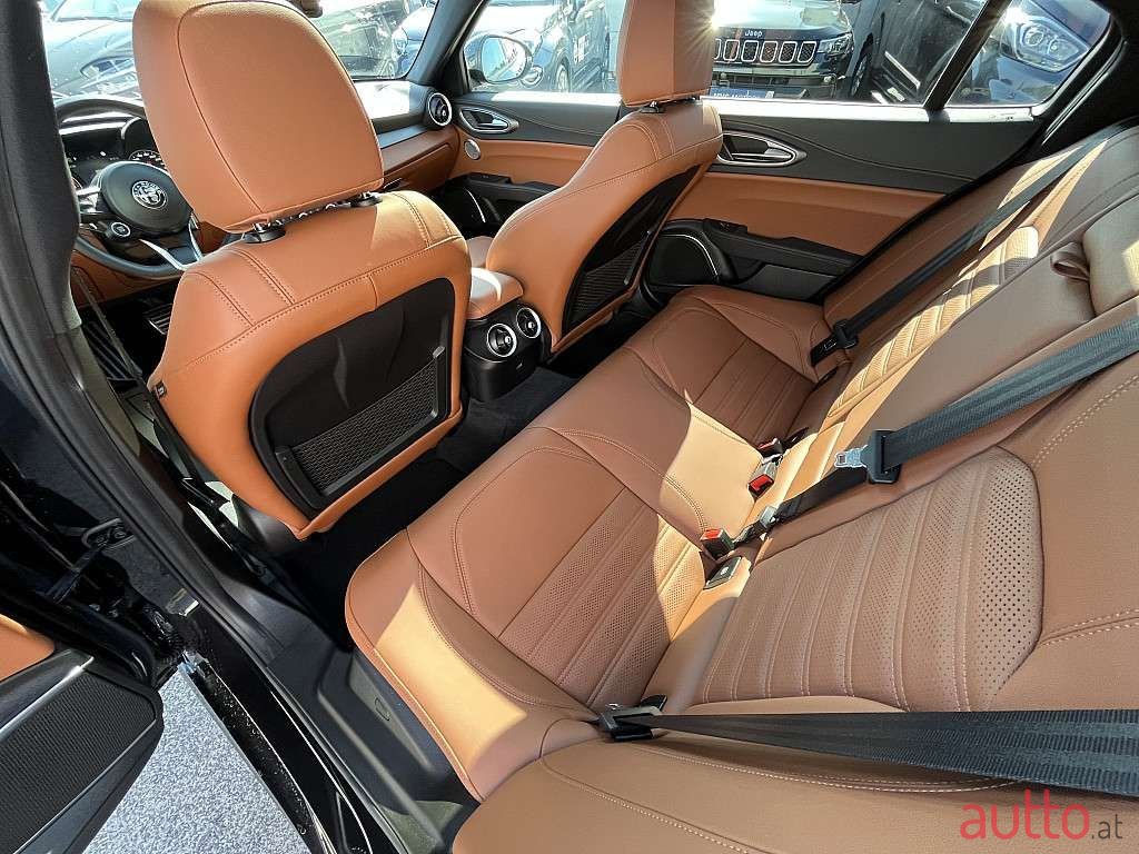 2021' Alfa Romeo Giulia photo #6