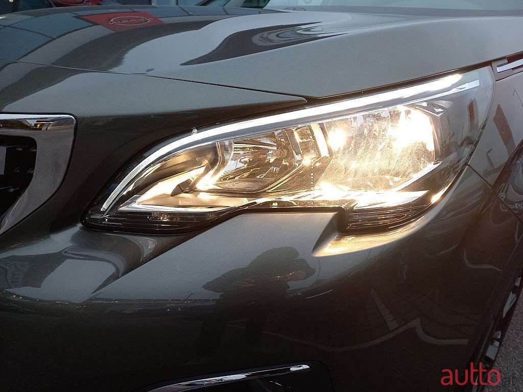 2017' Peugeot 3008 photo #5