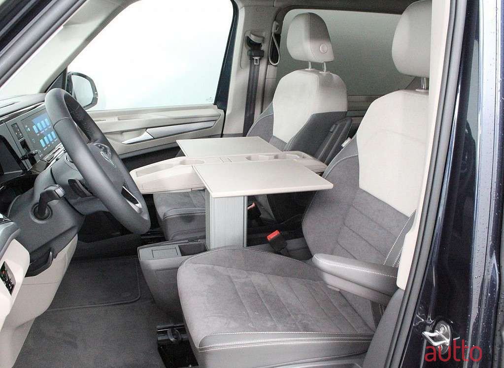 2023' Volkswagen Multivan photo #5