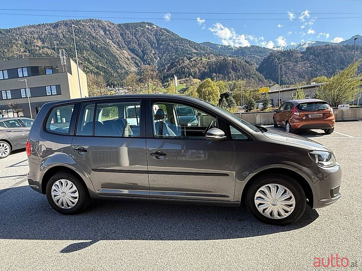 2013' Volkswagen Touran photo #4