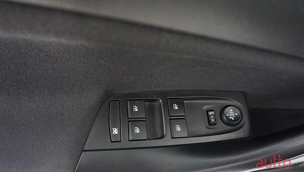 2018' Opel Astra photo #5