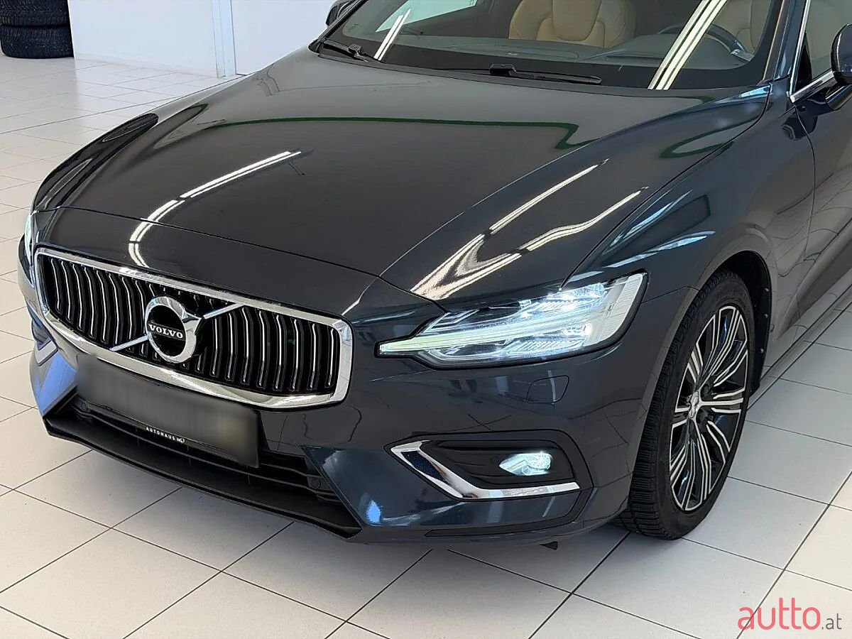2019' Volvo V60 photo #6