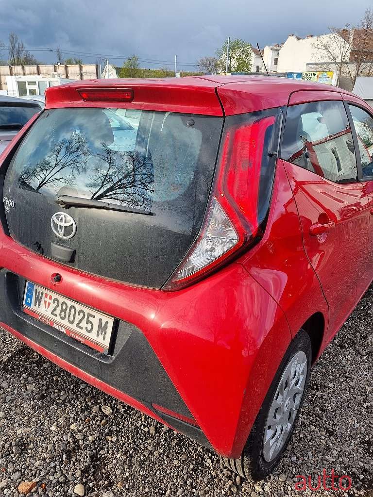 2022' Toyota Aygo photo #2