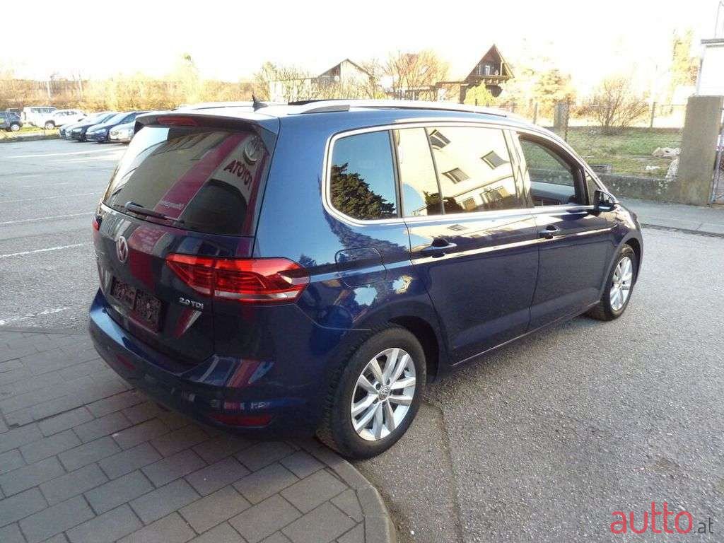2017' Volkswagen Touran photo #6