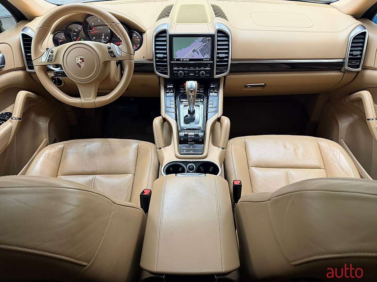 2013' Porsche Cayenne photo #4