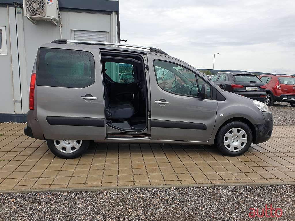 2011' Peugeot Partner photo #5