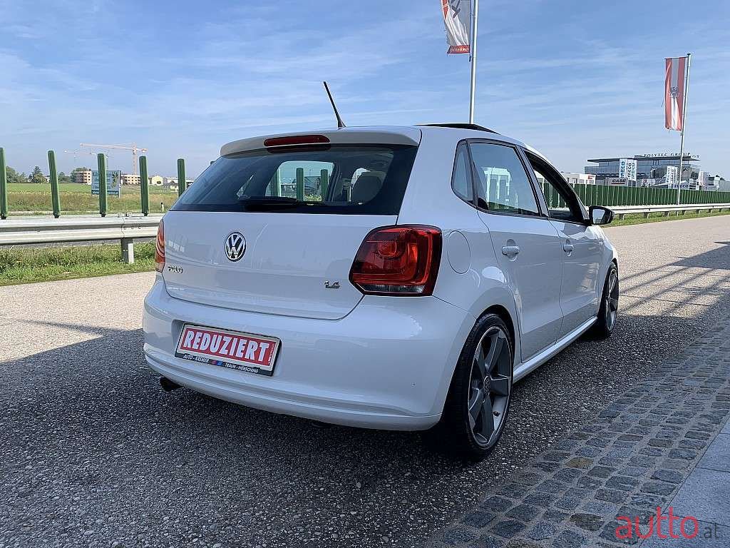 2011' Volkswagen Polo photo #4
