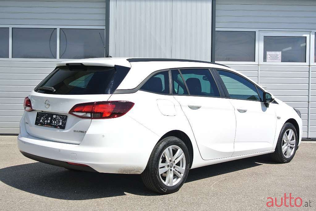 2019' Opel Astra photo #2