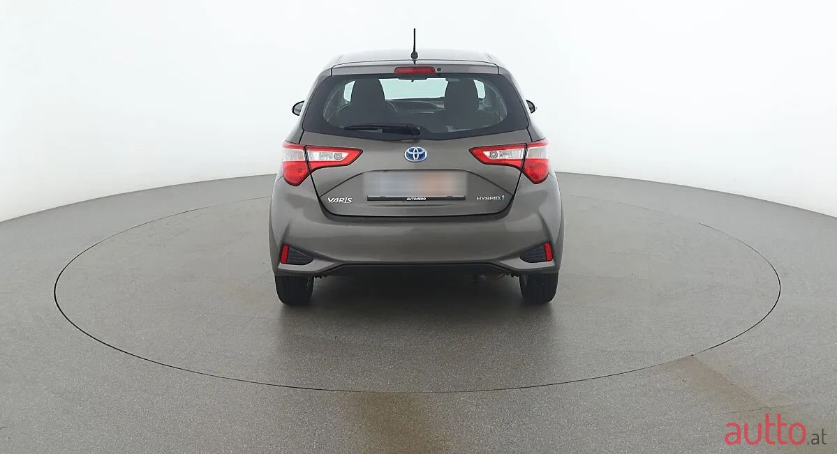 2017' Toyota Yaris photo #4