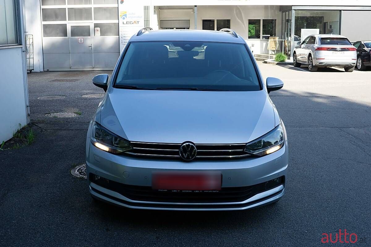 2022' Volkswagen Touran photo #5