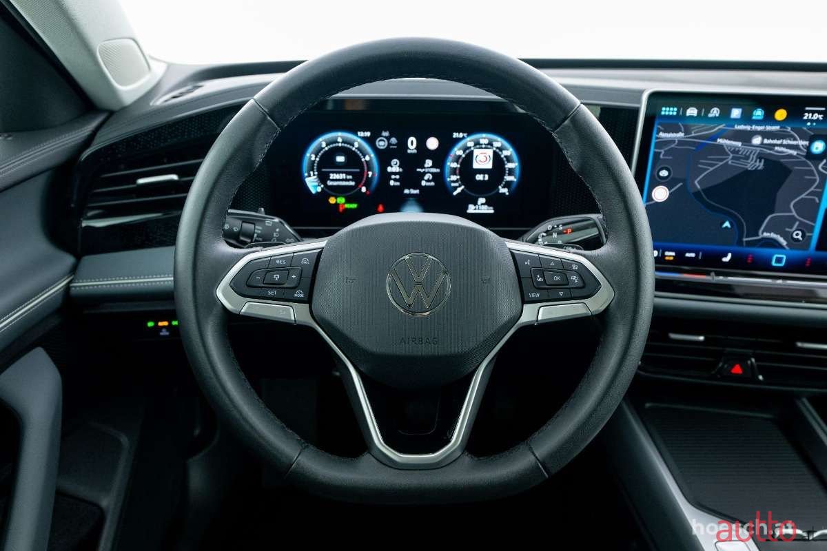2024' Volkswagen Passat photo #6