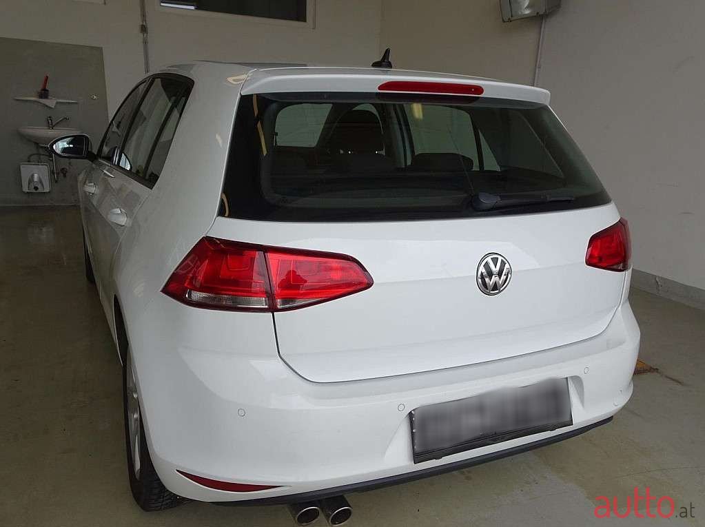 2015' Volkswagen Golf photo #3