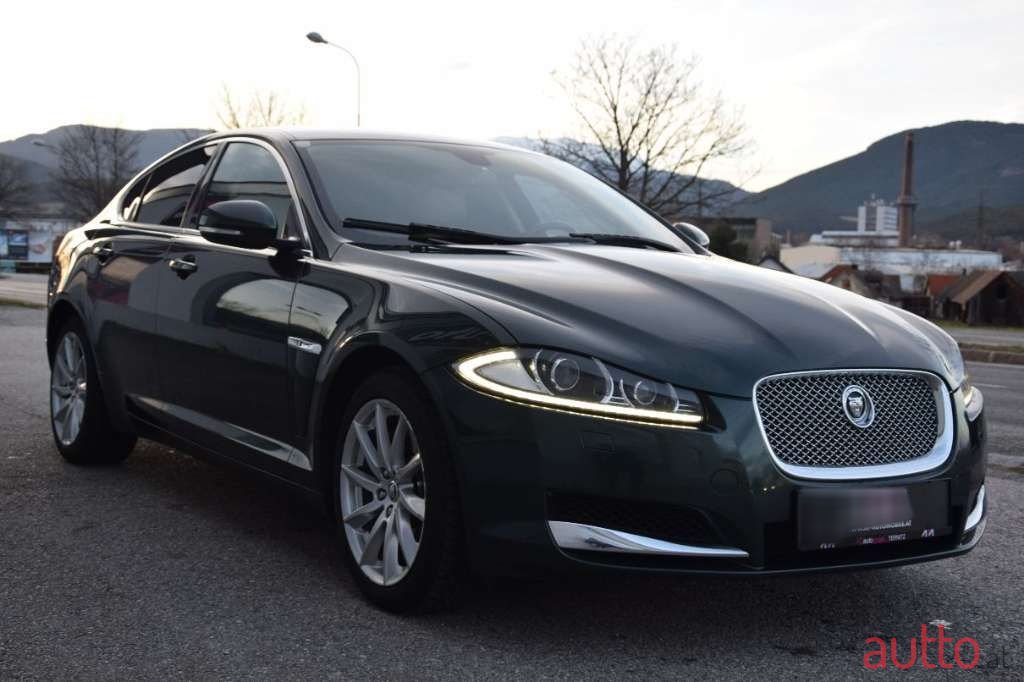 2012' Jaguar XF photo #6