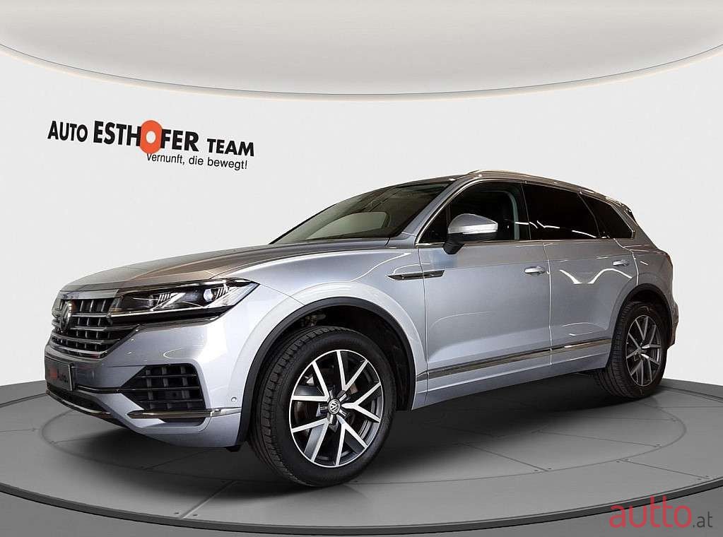 2018' Volkswagen Touareg photo #1
