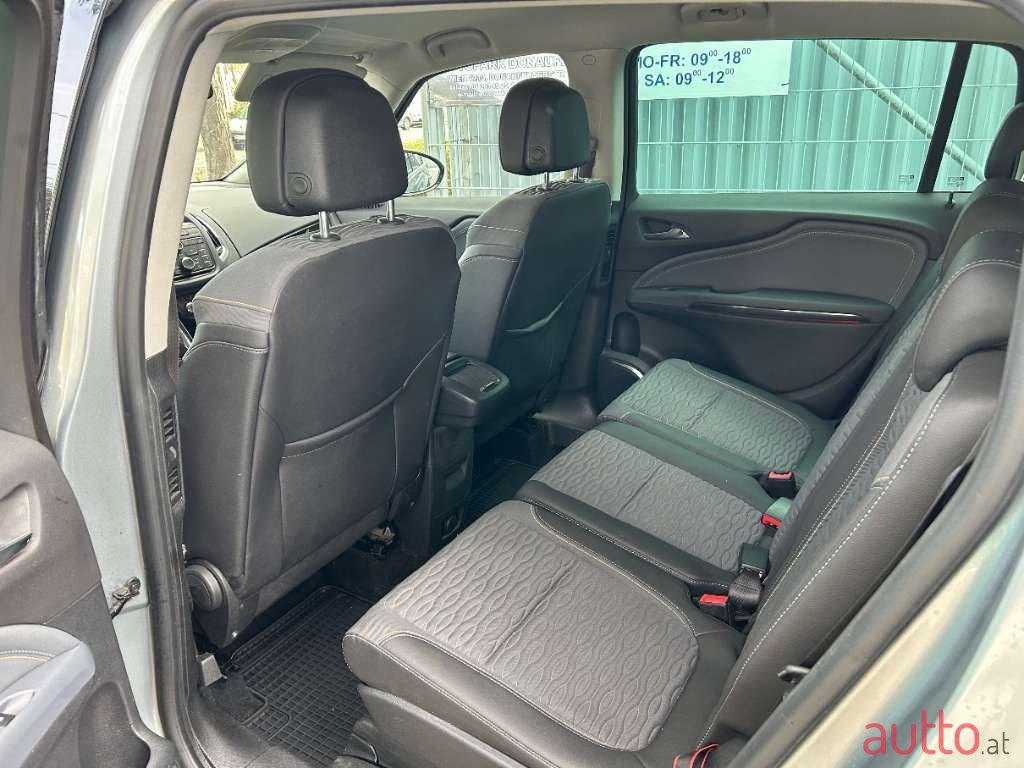 2012' Opel Zafira photo #4