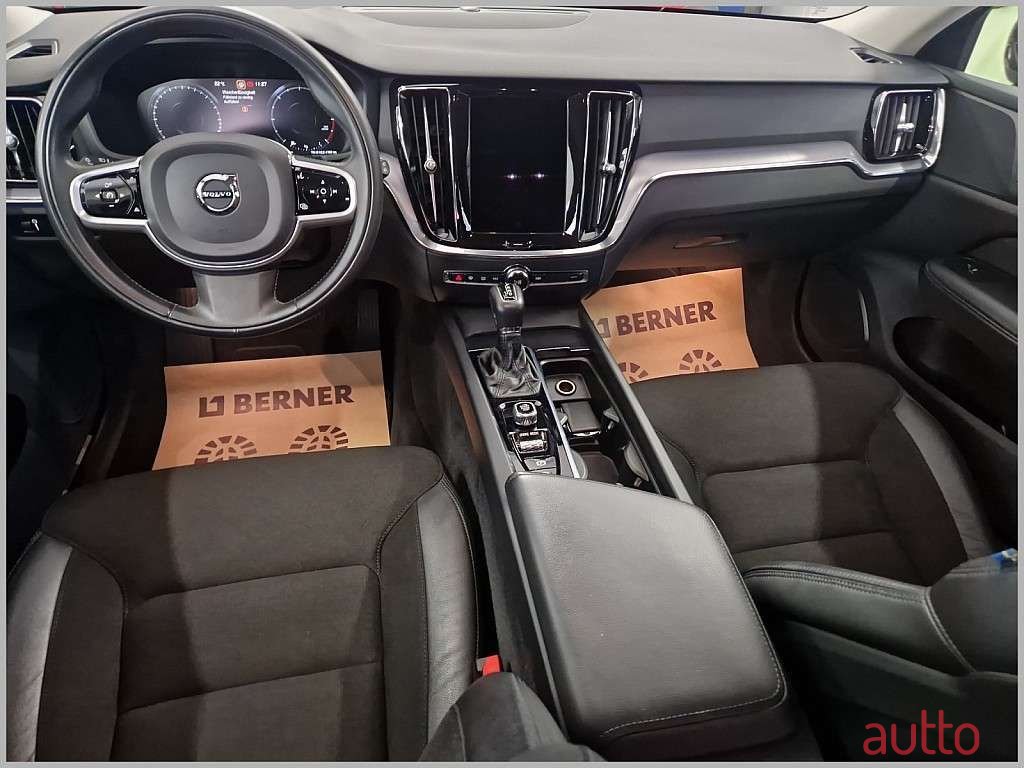 2020' Volvo V60 photo #6