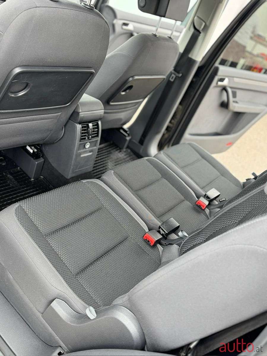 2014' Volkswagen Touran photo #6