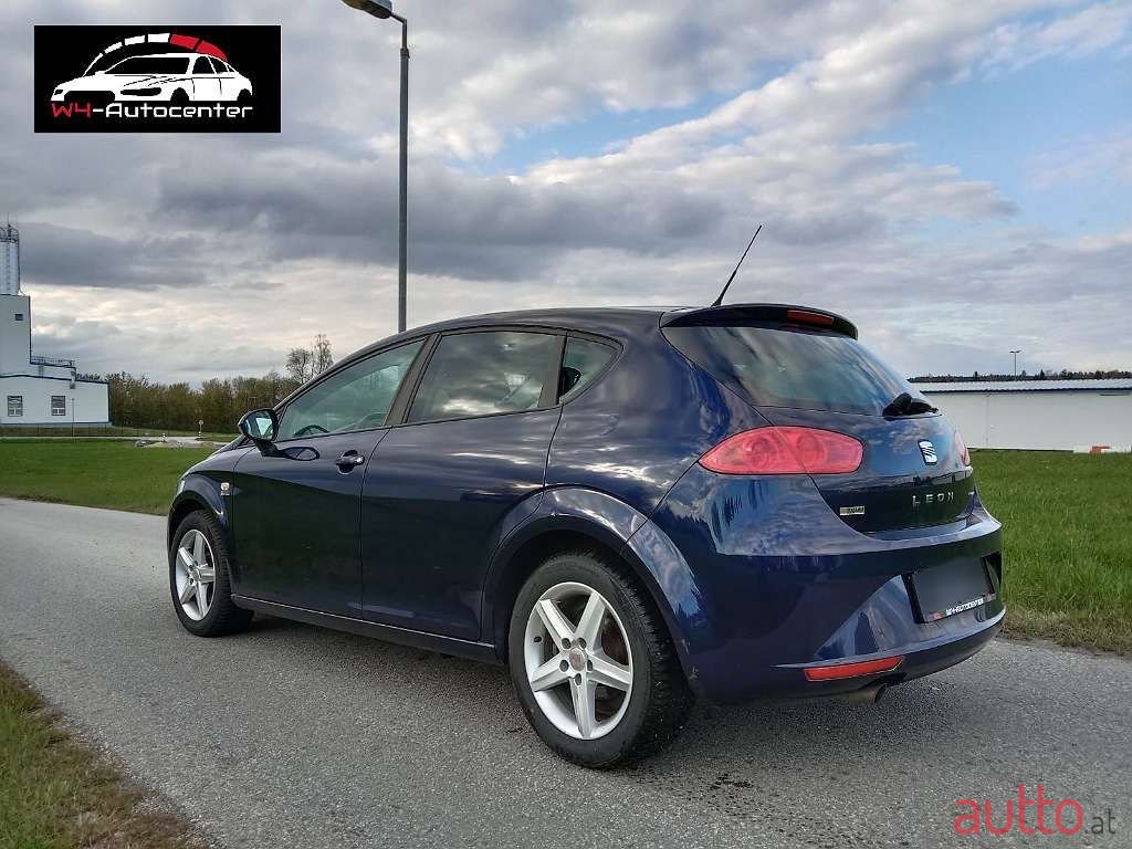 2011' SEAT Leon photo #2