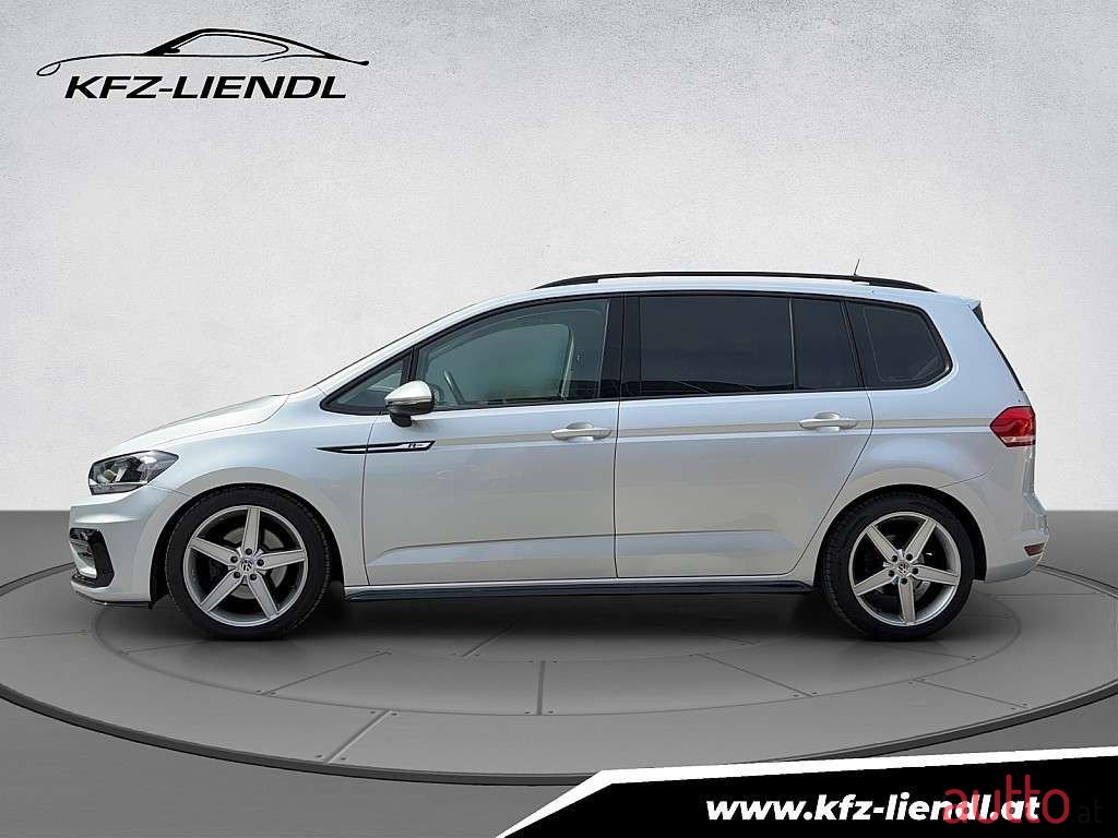 2021' Volkswagen Touran photo #2