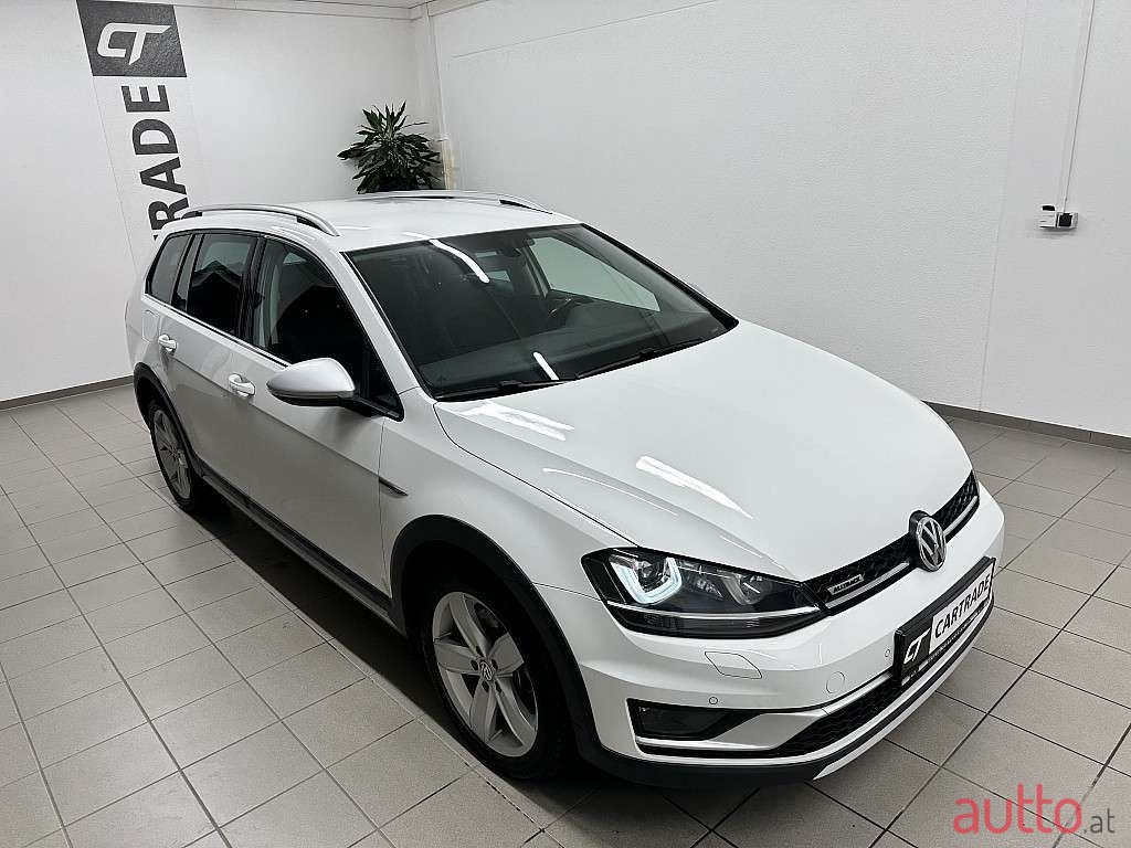 2017' Volkswagen Golf photo #5