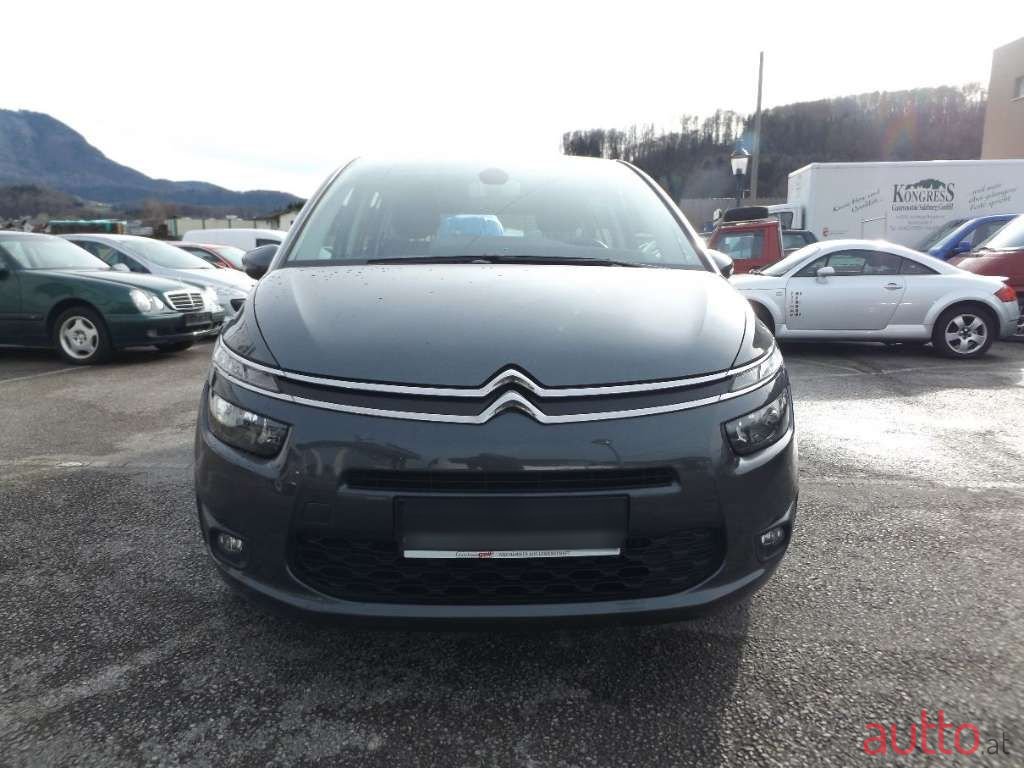 2015' Citroen C4 Picasso photo #2