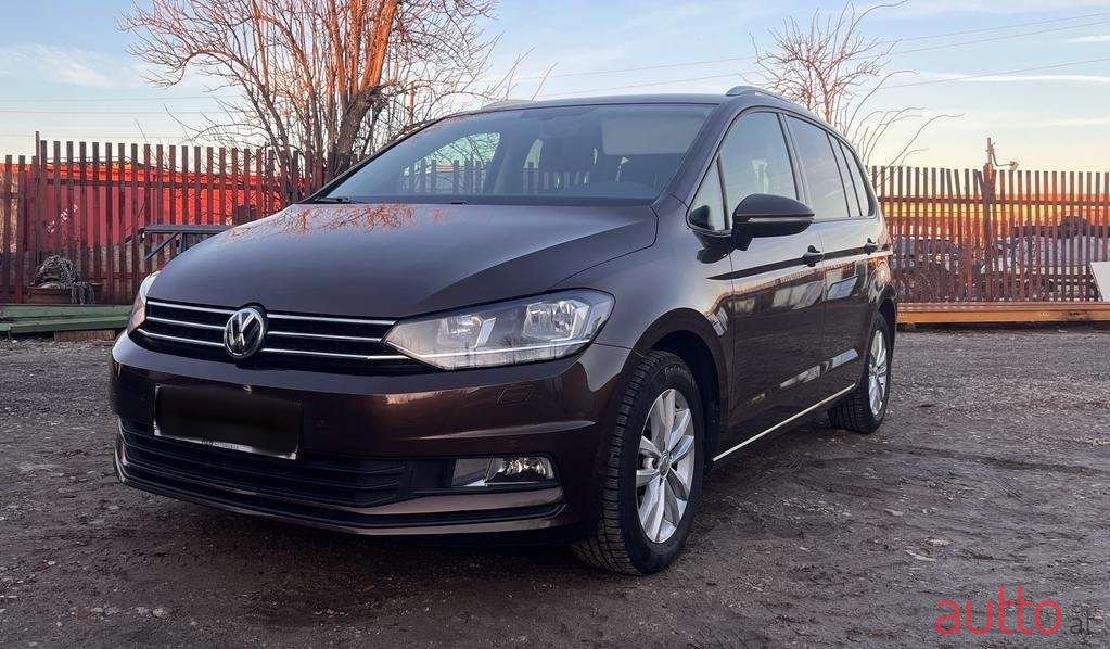 2016' Volkswagen Touran photo #2