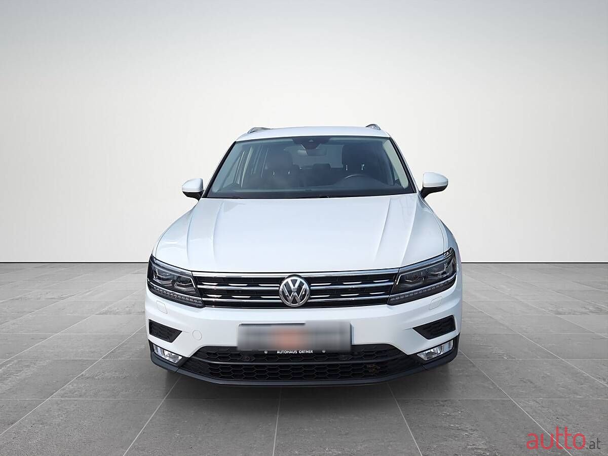 2017' Volkswagen Tiguan photo #2