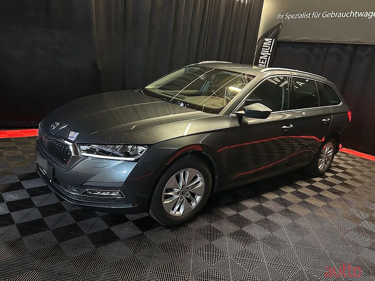 2020' Skoda Octavia photo #2