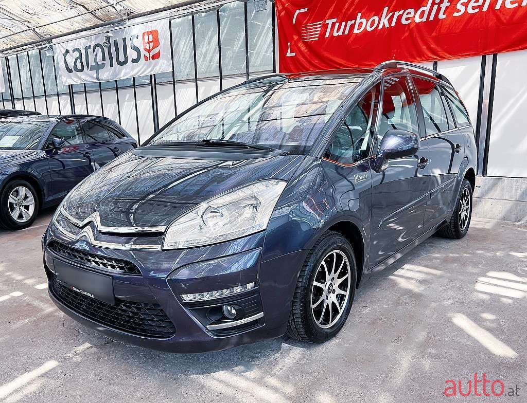 2011' Citroen C4 Picasso photo #1