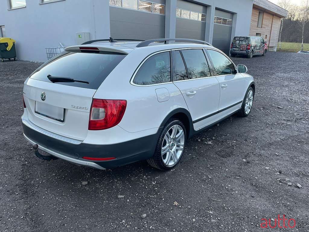 2012' Skoda Superb photo #6