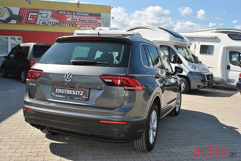 2017' Volkswagen Tiguan photo #4