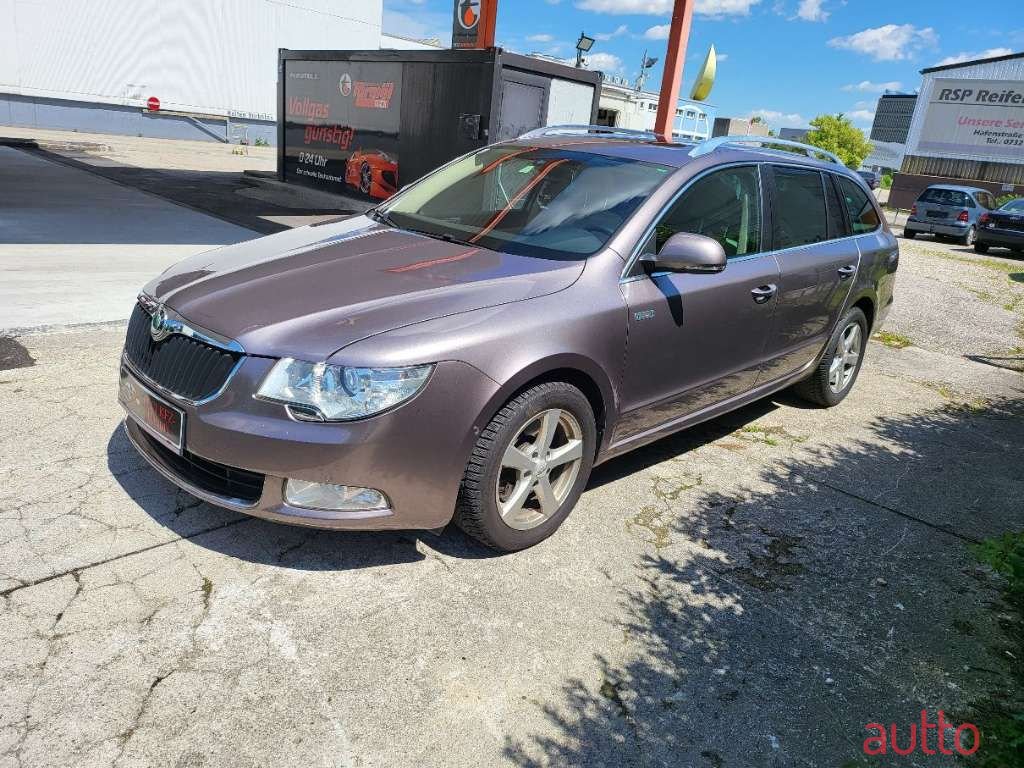 2012' Skoda Superb photo #3