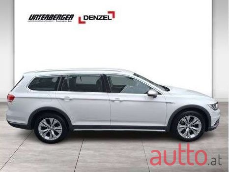 2017' Volkswagen Passat photo #3